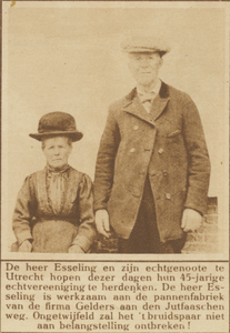870499 Portret van het echtpaar Esseling (Jutfaseweg 96) te Utrecht, dat 45 jaar getrouwd is.